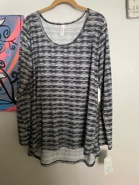 LuLaRoe Gray Geometric Long Sleeve Scoop Neck Top